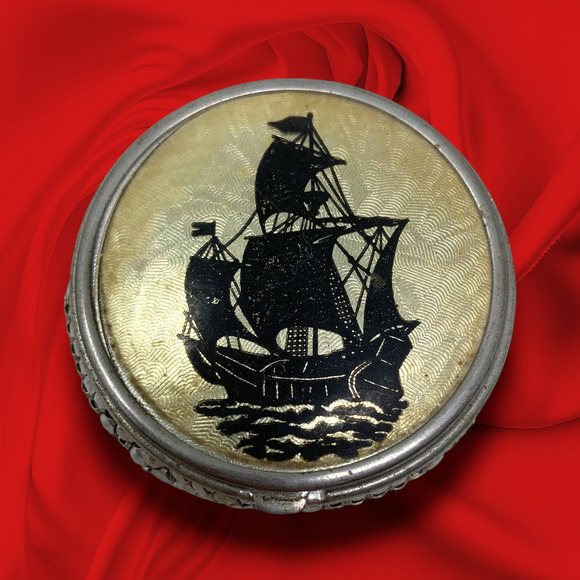 Vintage Art Deco Silver Tone Mesh Powder Compact Case Clipper Ship Design - Picture 1 of 5
